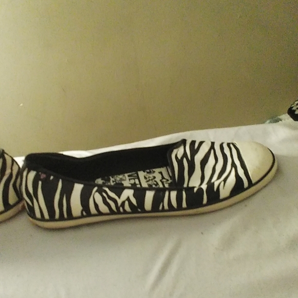 Shoes by rock & candy brand - Picture 3 of 5